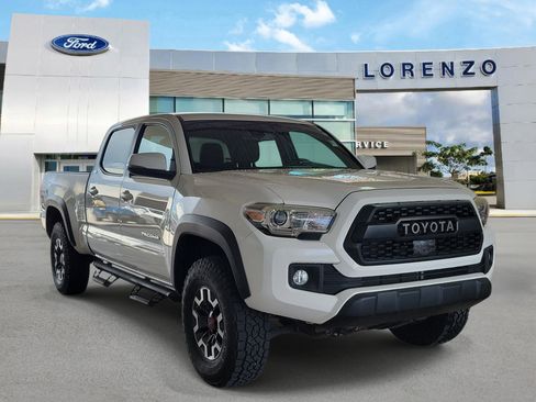 Used 2019 Toyota Tacoma TRD Off-Road AWD/4WD image 3