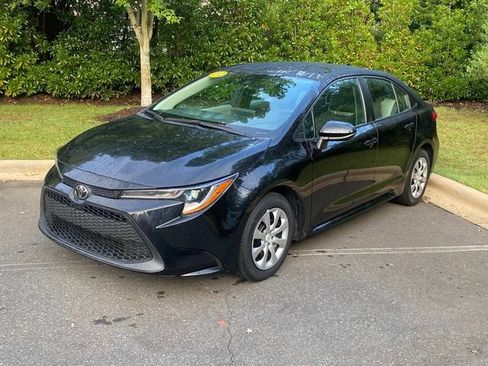Used 2022 Toyota Corolla LE FWD image 3