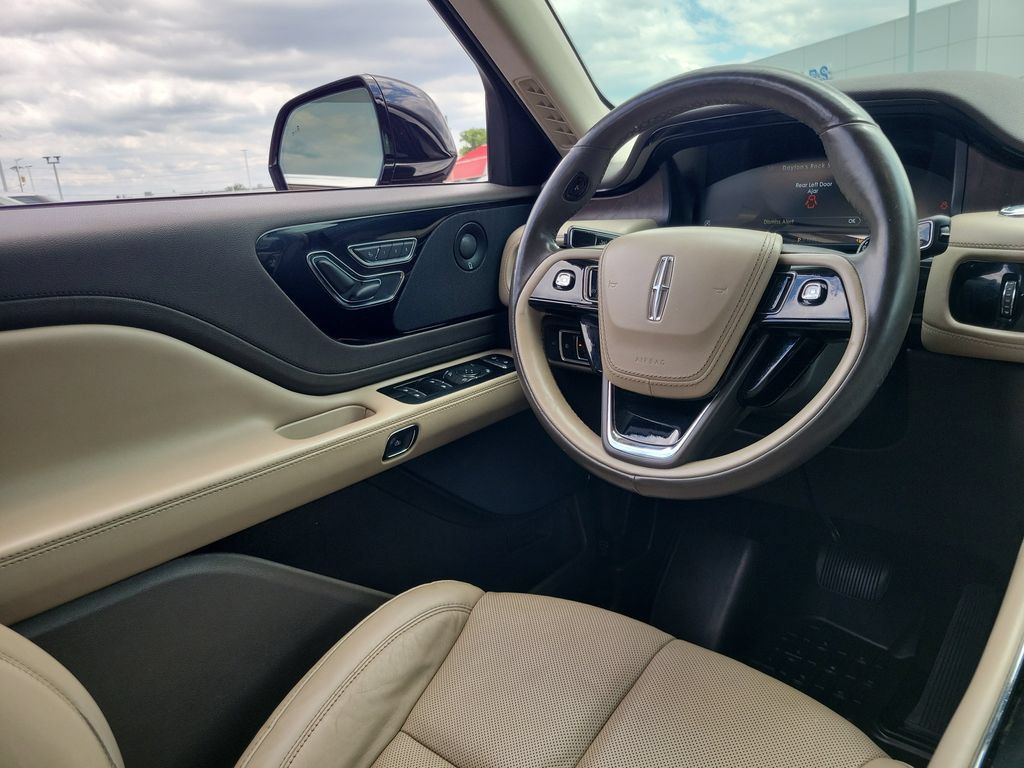 Used 2020 Lincoln Aviator Reserve w/ Elements Package Plus AWD/4WD image 13