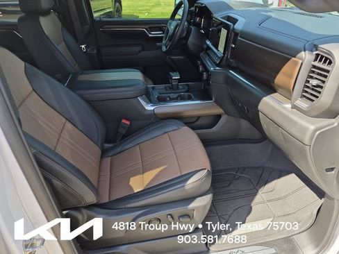 Used 2024 Chevrolet Silverado 1500 High Country w/ High Country Premium Package AWD/4WD image 11