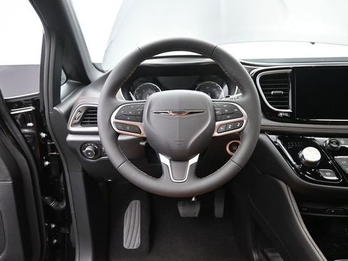 New 2026 Chrysler Pacifica Pinnacle AWD/4WD image 27