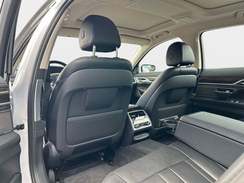 Used 2019 BMW 740i RWD image 15
