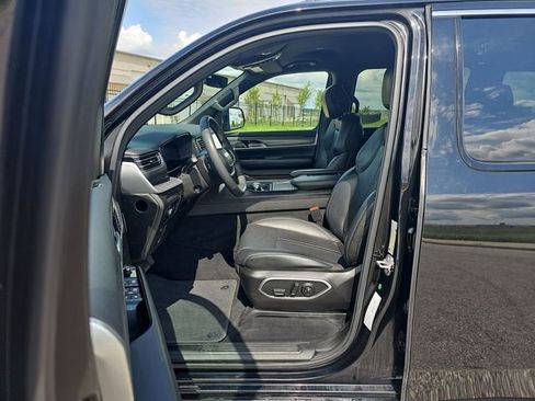 Used 2023 Jeep Wagoneer Series III w/ Preferred Equipment Group image 19