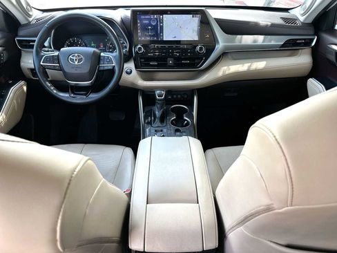 Used 2020 Toyota Highlander Platinum image 25