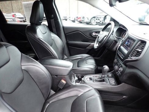 Used 2021 Jeep Cherokee Latitude Plus w/ Mopar Interior Package image 9