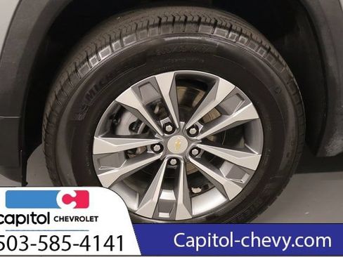 Used 2025 Chevrolet Equinox LT AWD/4WD image 9