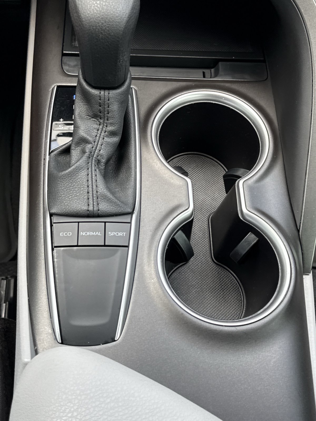 Used 2024 Toyota Camry LE w/ Convenience Package FWD image 25