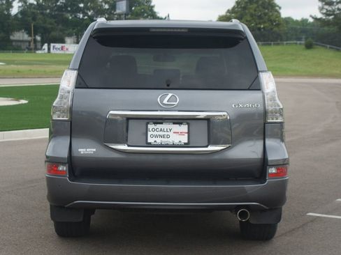 Used 2016 Lexus GX 460 w/ Navigation Package AWD/4WD image 3