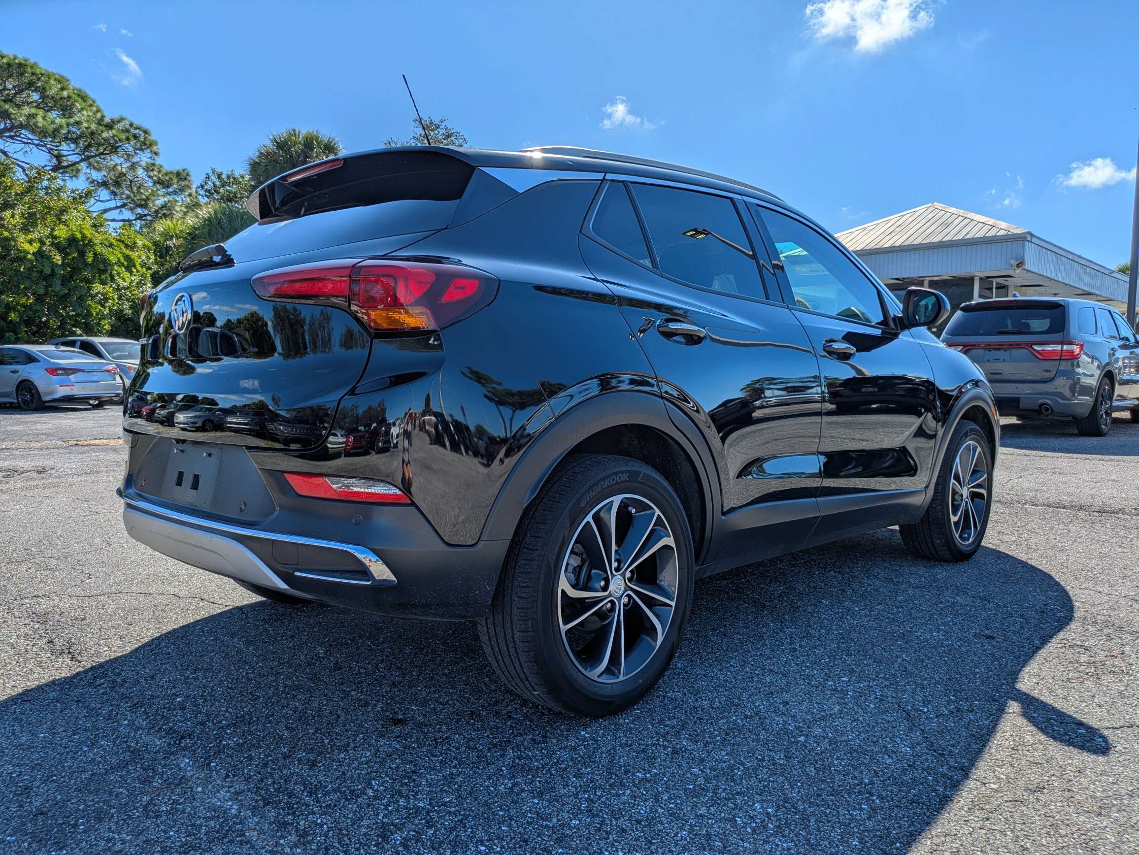 Used 2023 Buick Encore GX Essence w/ Advanced Technology Package FWD image 4