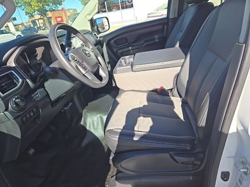 Used 2017 Nissan Titan S image 12