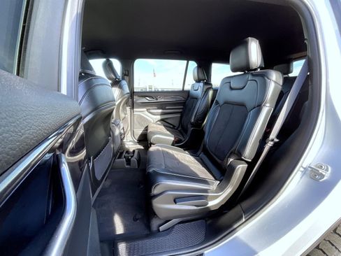 Used 2021 Jeep Grand Cherokee L Altitude image 19