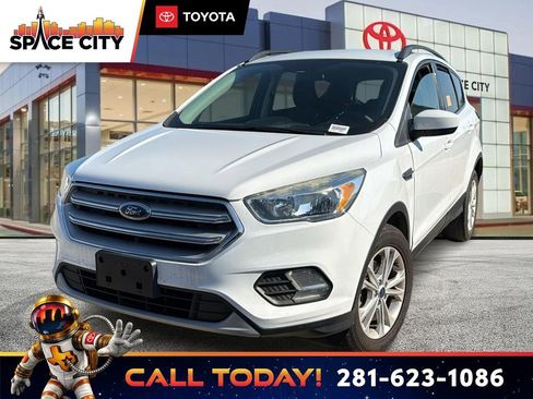 Used 2018 Ford Escape SE FWD image 1