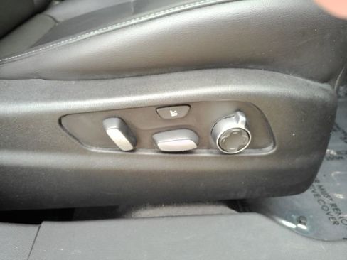 Used 2019 Cadillac XT4 Premium Luxury image 21