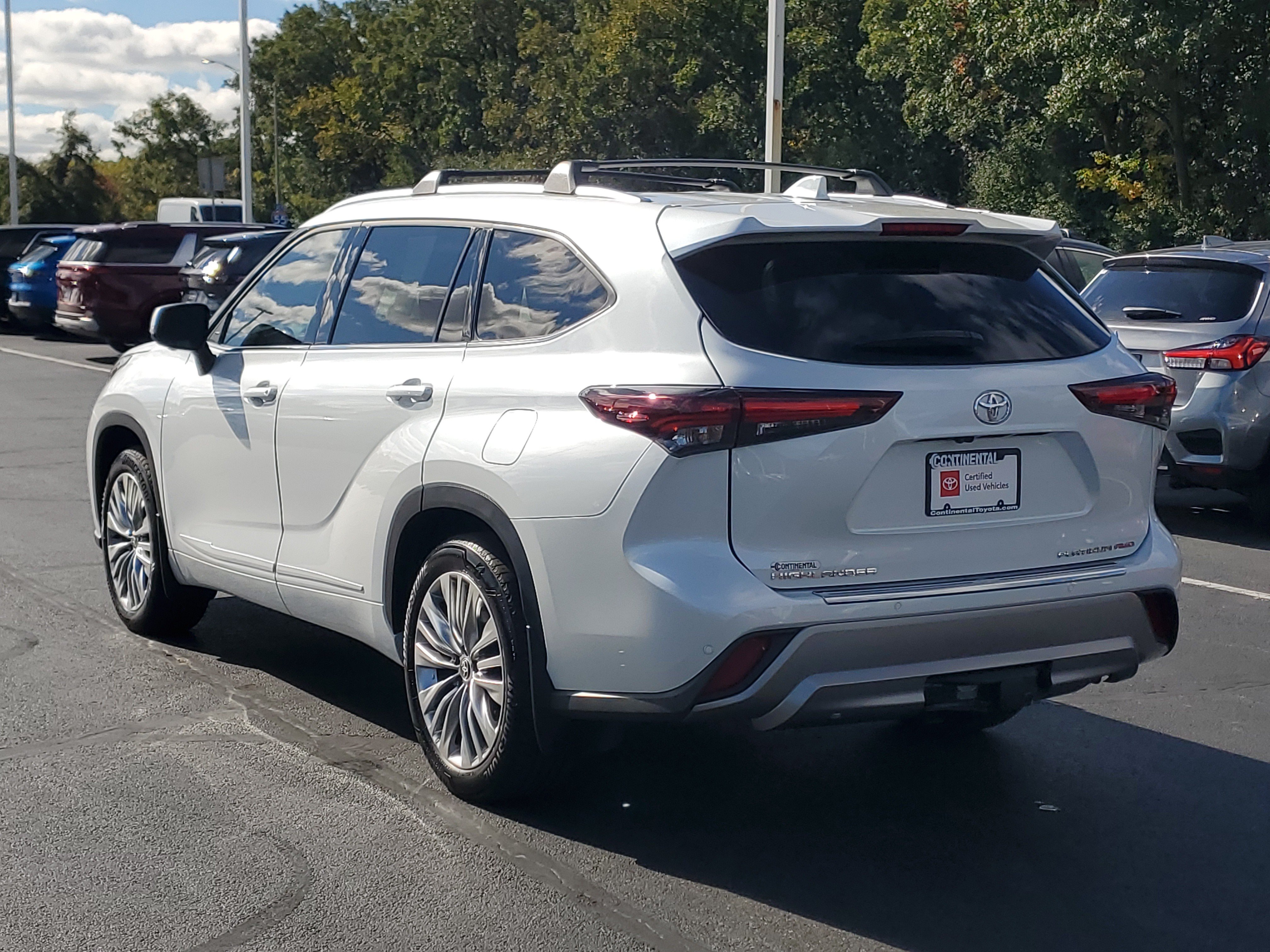 Certified 2026 Toyota Highlander AWD image 4