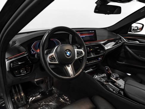 Used 2020 BMW 530i xDrive w/ M Sport Package AWD/4WD image 12