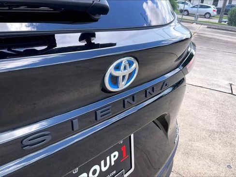 Certified 2021 Toyota Sienna LE FWD image 30