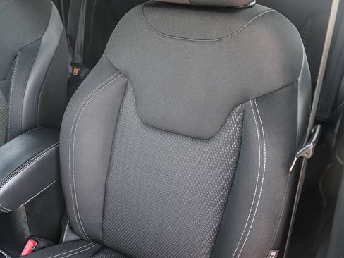 Used 2022 Jeep Renegade Altitude AWD/4WD image 31