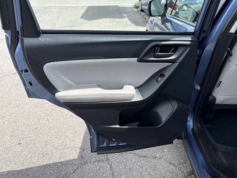 Used 2018 Subaru Forester 2.5i w/ Alloy Wheel Package image 11