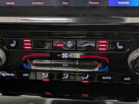 Used 2023 Jeep Grand Cherokee 4WD 4xe image 7