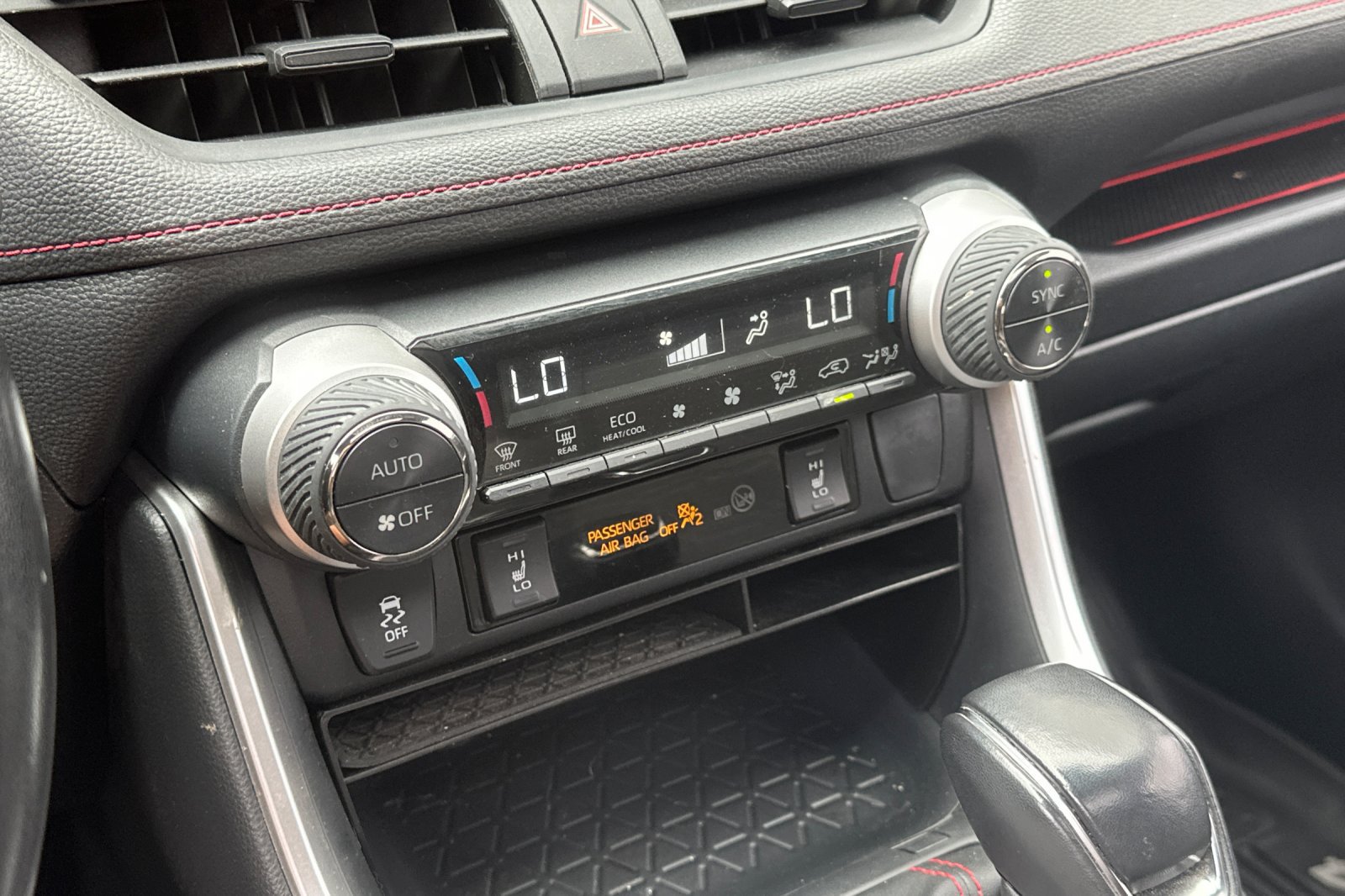 Used 2021 Toyota RAV4 SE w/ Weather & Moonroof Package AWD/4WD image 28