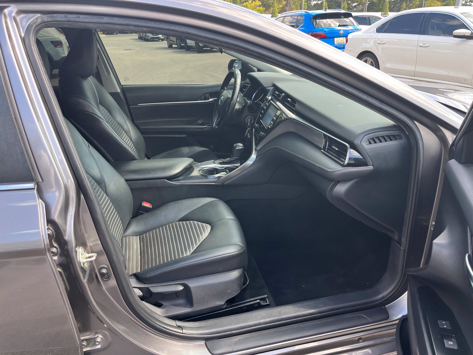 Used 2020 Toyota Camry SE FWD image 34