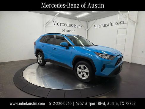 Used 2020 Toyota RAV4 XLE w/ Convenience Package FWD image 1