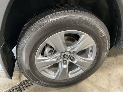 Used 2022 Toyota RAV4 XLE w/ Convenience Package AWD/4WD image 7