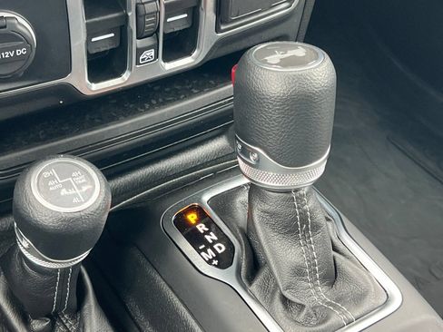 Used 2025 Jeep Wrangler Unlimited Sahara AWD/4WD image 21