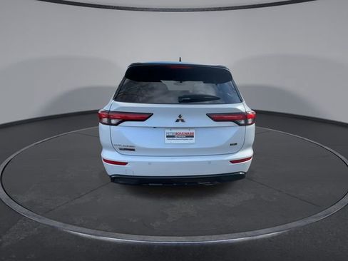 Used 2023 Mitsubishi Outlander SEL image 14