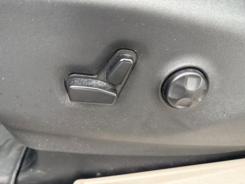 Used 2017 Chrysler Pacifica Touring-L image 9