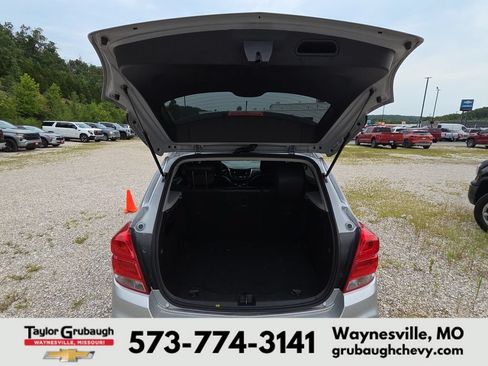 Used 2019 Chevrolet Trax LT w/ LT Convenience Package FWD image 14