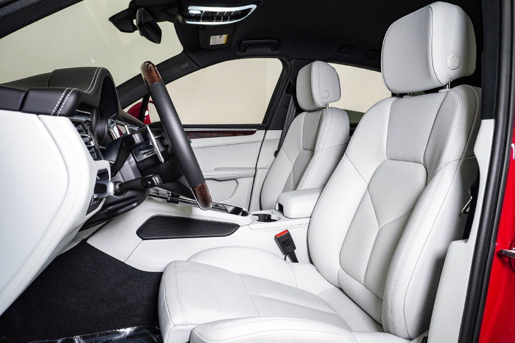 Certified 2026 Porsche Macan AWD/4WD image 5