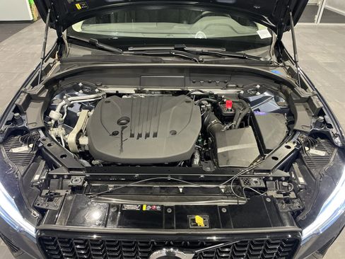 Used 2025 Volvo XC60 B5 Plus image 40