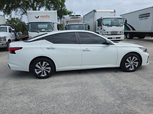 Used 2024 Nissan Altima 2.5 S image 8