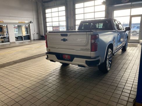 Used 2022 Chevrolet Silverado 1500 High Country w/ Technology Package image 19