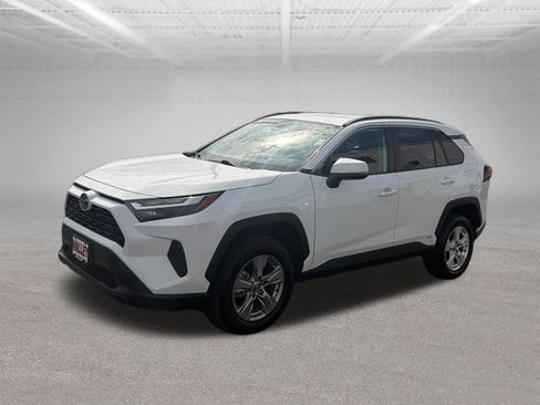 Used 2023 Toyota RAV4 XLE AWD/4WD image 4