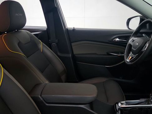 Used 2024 Chevrolet Trax ACTIV w/ Sunroof Package FWD image 28