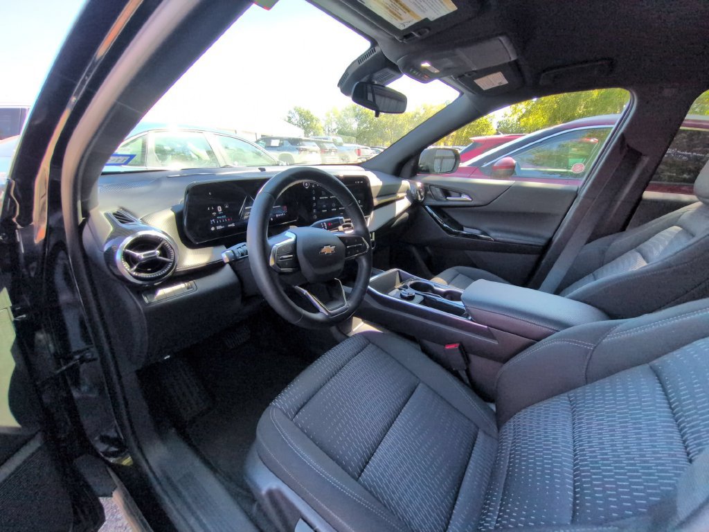 Used 2026 Chevrolet Equinox LT AWD/4WD image 5
