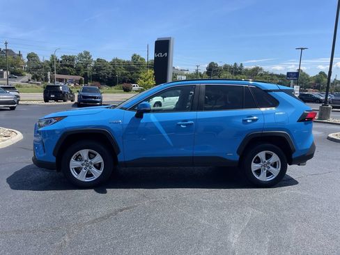 Used 2020 Toyota RAV4 XLE w/ Convenience Package AWD/4WD image 3