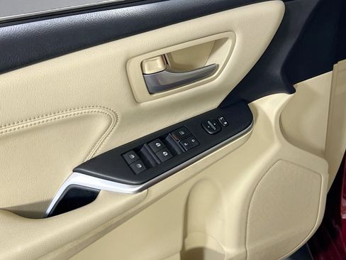 Used 2016 Toyota Camry XLE w/ Moonroof Package FWD image 17