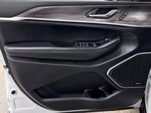 Used 2022 Jeep Grand Cherokee Limited 4xe image 4