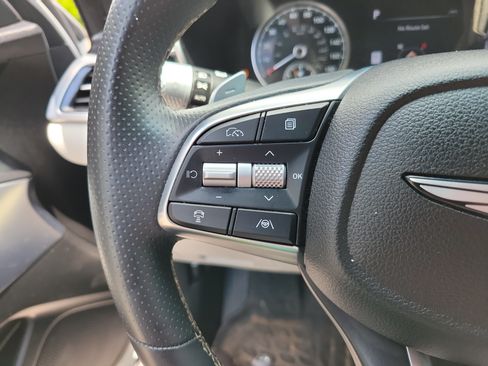 Used 2025 Genesis G70 2.5T RWD image 21