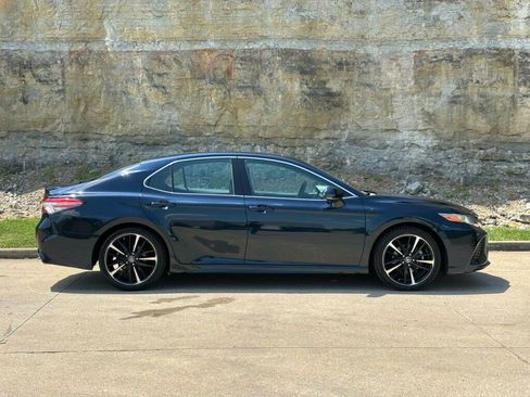 Used 2018 Toyota Camry XSE FWD image 8