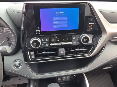 Used 2023 Toyota Highlander L image 17