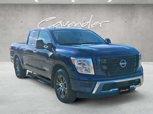 Used 2024 Nissan Titan SV w/ SV Convenience Package image 2