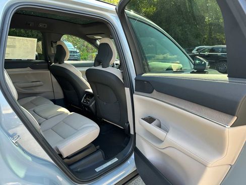 New 2025 Volvo EX90 Plus image 13