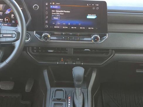 Used 2024 Chevrolet Colorado W/T image 17