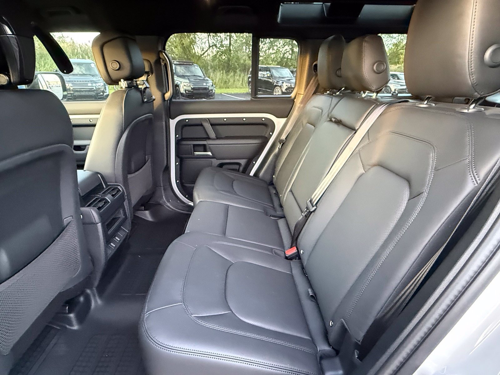 New 2026 Land Rover Defender 110 X-Dynamic SE AWD/4WD image 15