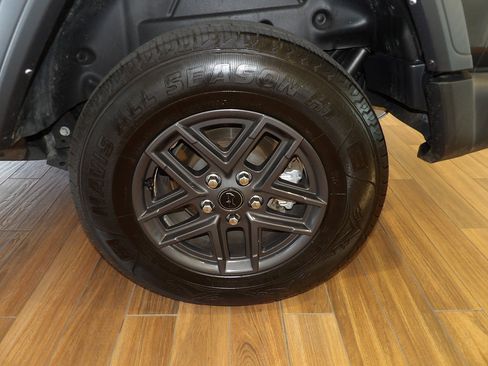 Used 2024 Jeep Wrangler Unlimited Sport AWD/4WD image 9