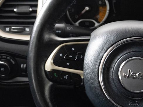 Used 2016 Jeep Renegade 75th Anniversary image 32